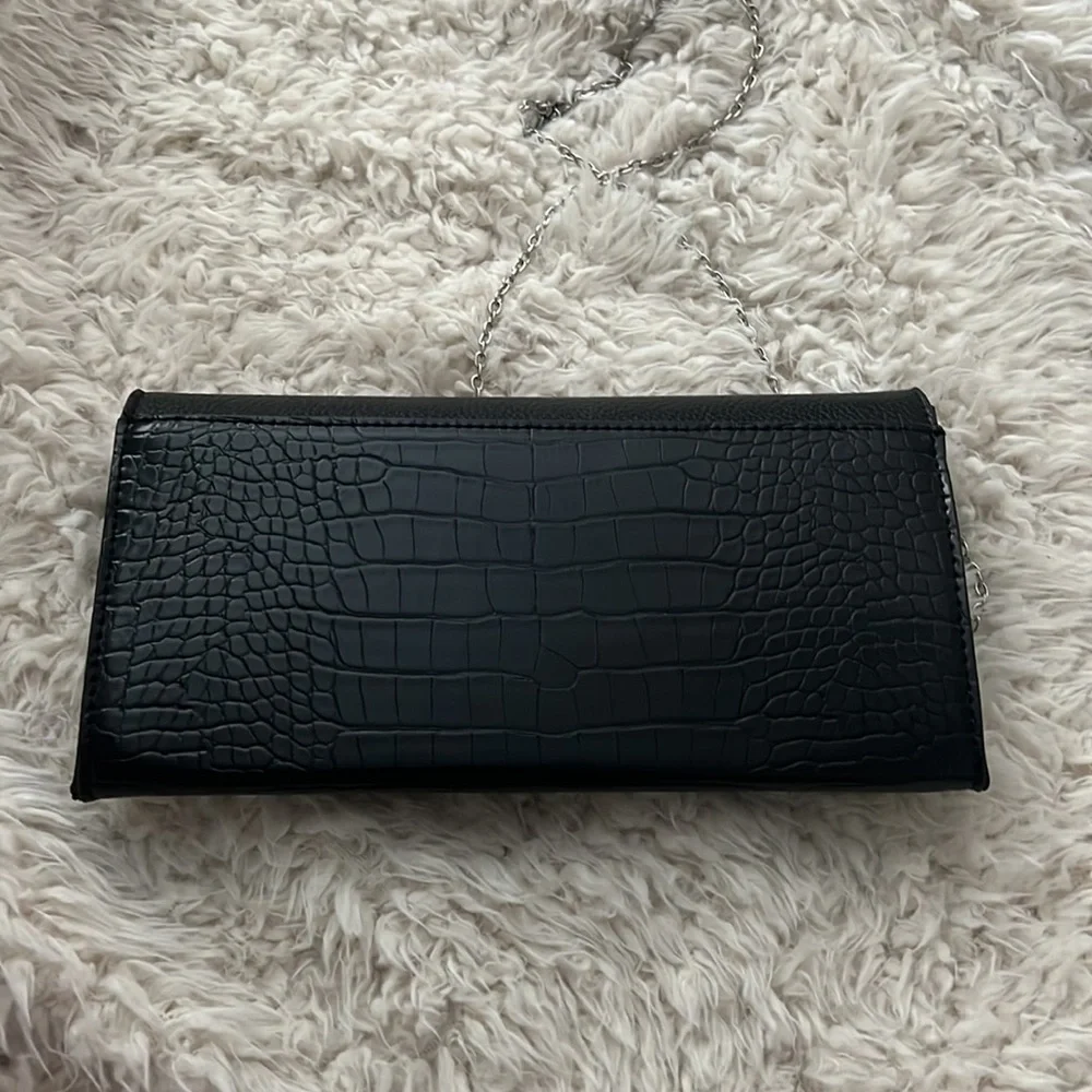Steve Madden purse with silver crossbody chain - Picture 4 of 4